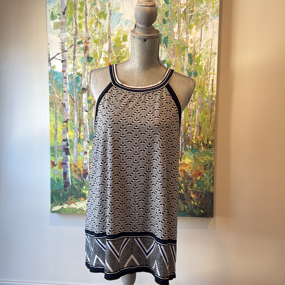 MAX STUDIO 🖤BLACK & WHITE🤍 SLEEVELESS TOP SIZE MEDIUM 🌟EUC🌟